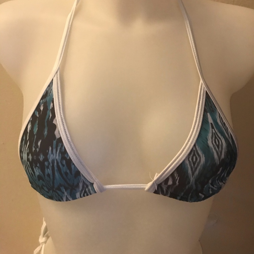 Bikini - Picture 2 of 7